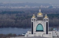 Утреня страстей;Вечірня з Літургією Василія Великого,посвячення Мира і Антимінсів,Чин умивання ніг